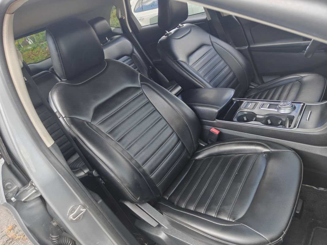 Used 2020 Ford Edge SEL FWD image 15