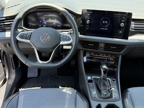 Used 2026 Volkswagen Jetta SE FWD image 12