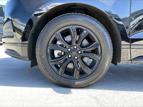 Certified 2024 Ford Edge SE w/ Black Appearance Package AWD/4WD image 8