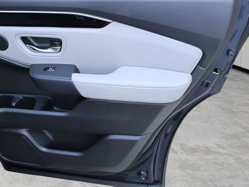 Used 2025 Honda Pilot EX-L image 23