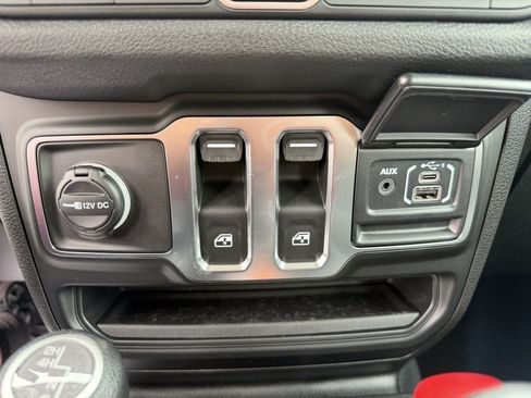 Used 2026 Jeep Wrangler Sport AWD/4WD image 18