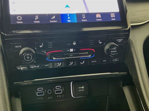 Used 2023 Jeep Grand Cherokee Limited AWD/4WD image 17