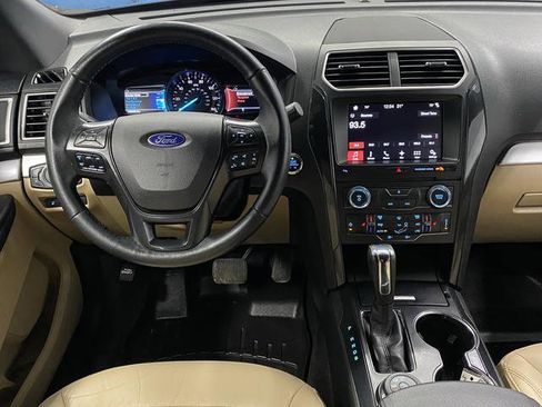 Used 2017 Ford Explorer XLT w/ Equipment Group 202A image 5