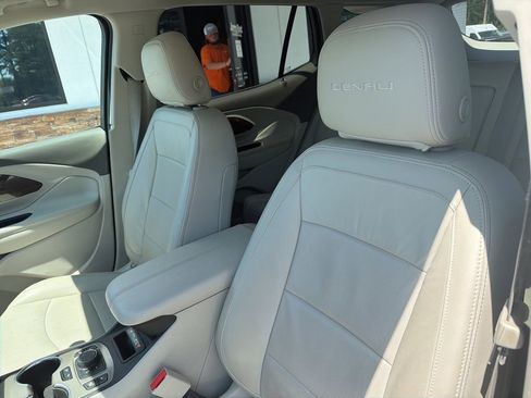 Used 2020 GMC Terrain Denali w/ Denali Premium Package image 3