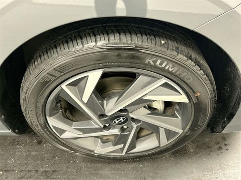 Used 2025 Hyundai Elantra Sport image 8