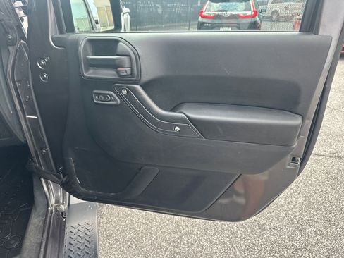 Used 2016 Jeep Wrangler Unlimited Sahara AWD/4WD image 14