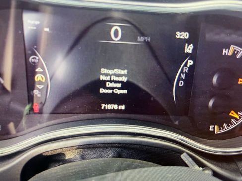 Used 2018 Jeep Grand Cherokee Limited AWD/4WD image 3