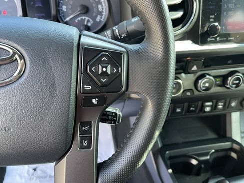 Used 2018 Toyota Tacoma TRD Off-Road w/ Technology Package AWD/4WD image 21