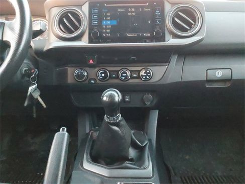 Used 2017 Toyota Tacoma TRD Sport image 11