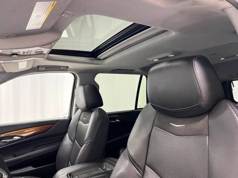Used 2017 Cadillac Escalade Luxury AWD/4WD image 13