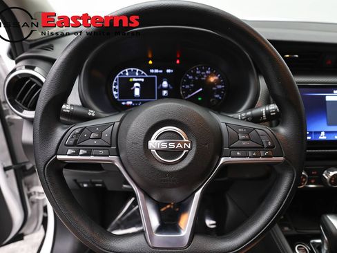 Used 2024 Nissan Kicks SV FWD image 10
