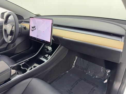 Used 2020 Tesla Model 3 Standard Range Plus image 10