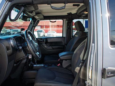 Used 2014 Jeep Wrangler Unlimited Sahara w/ Max Tow Package image 13