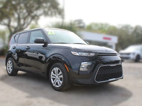 Used 2021 Kia Soul LX image 3