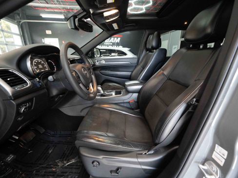 Used 2019 Jeep Grand Cherokee Altitude AWD/4WD image 9
