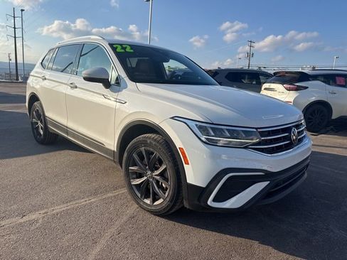 Used 2022 Volkswagen Tiguan SE image 3