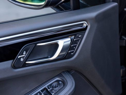Certified 2024 Porsche Macan AWD/4WD image 24