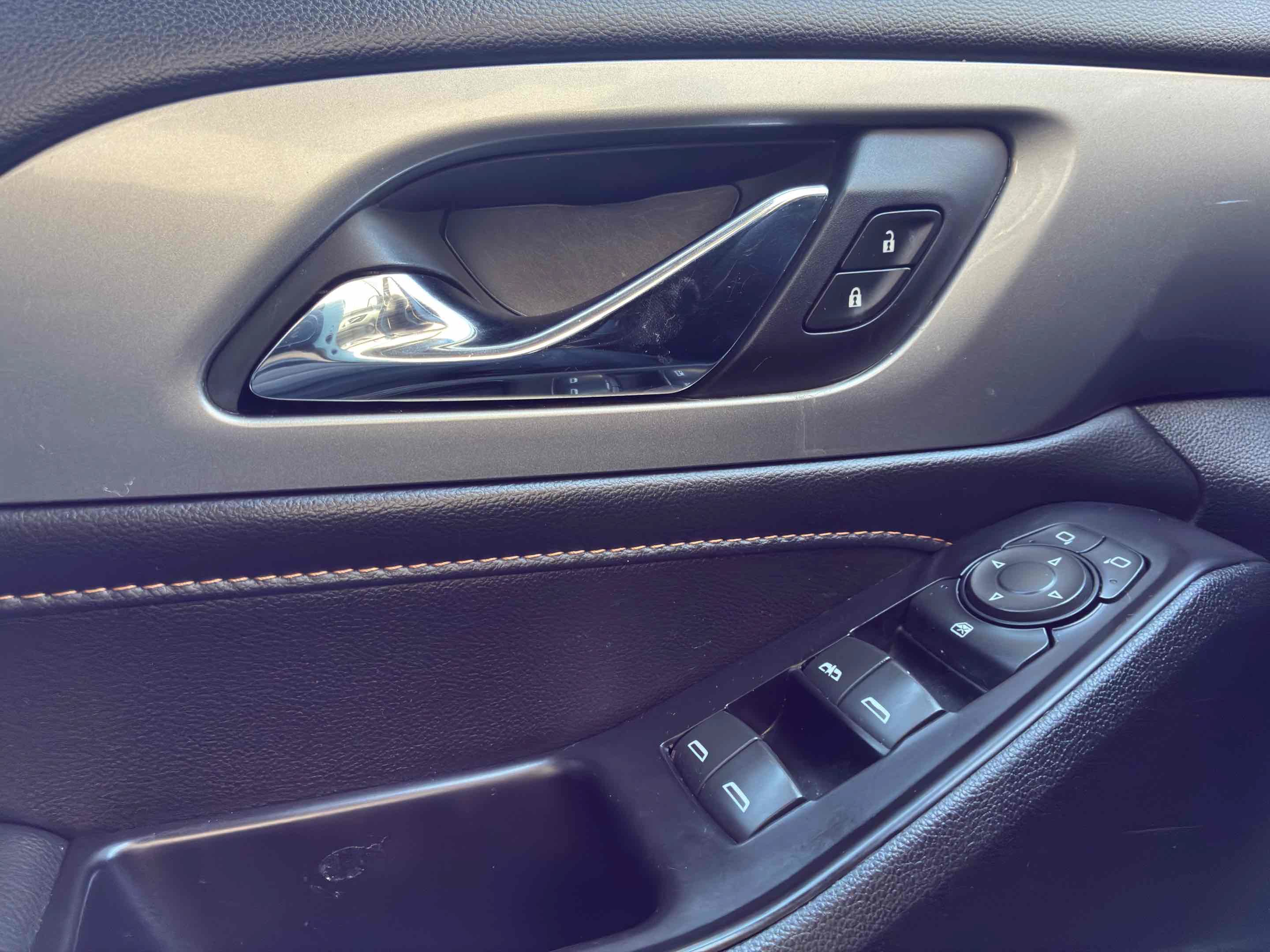 Used 2018 Chevrolet Traverse LT FWD image 33