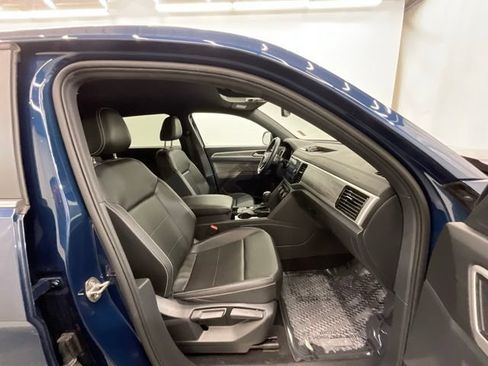 Used 2023 Volkswagen Atlas Cross Sport SE FWD image 23