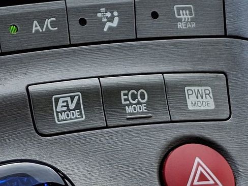 Used 2014 Toyota Prius Four image 25