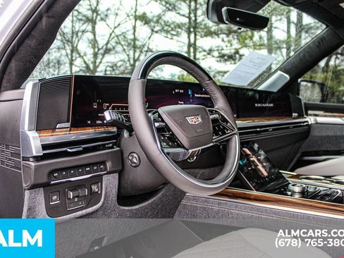 Used 2026 Cadillac Escalade ESV Platinum Sport image 25