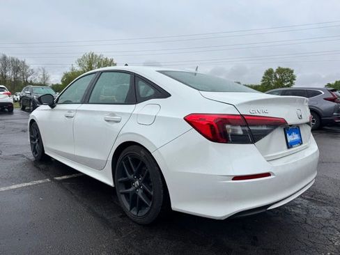 Used 2023 Honda Civic Sport image 4