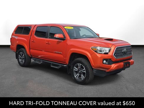 Used 2018 Toyota Tacoma TRD Sport AWD/4WD image 3