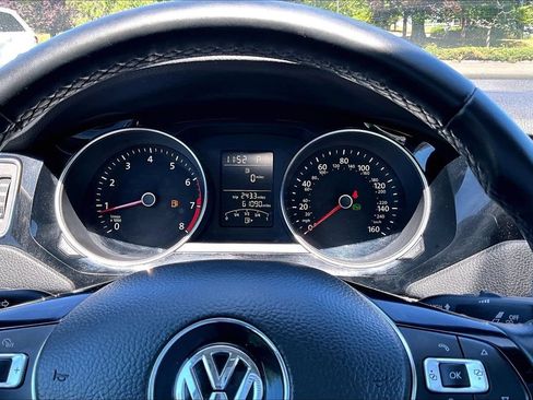 Used 2016 Volkswagen Jetta SEL FWD image 21