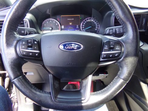 Used 2020 Ford Explorer XLT w/ Equipment Group 202A AWD/4WD image 23