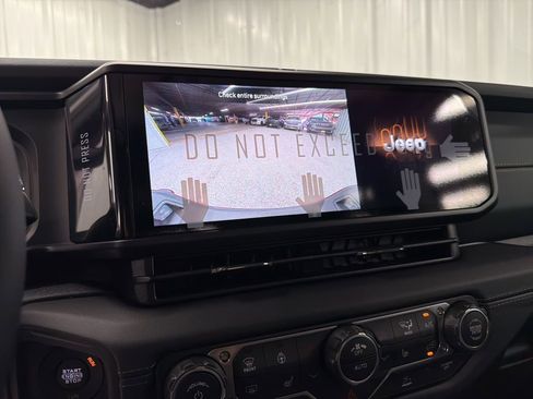 New 2026 Jeep Gladiator Sport AWD/4WD image 21
