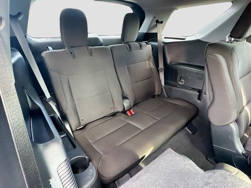 Used 2023 Ford Explorer XLT AWD/4WD image 29