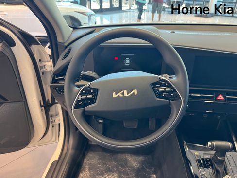New 2026 Kia Niro LX FWD image 14