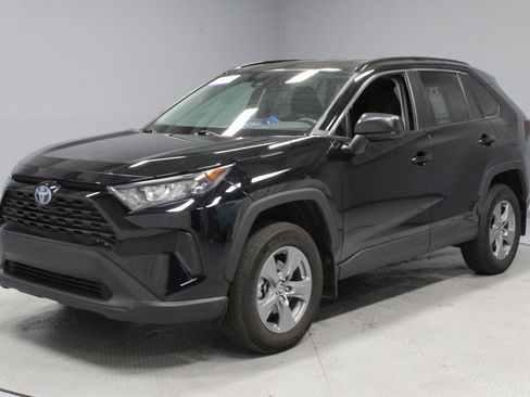 Used 2022 Toyota RAV4 LE image 7
