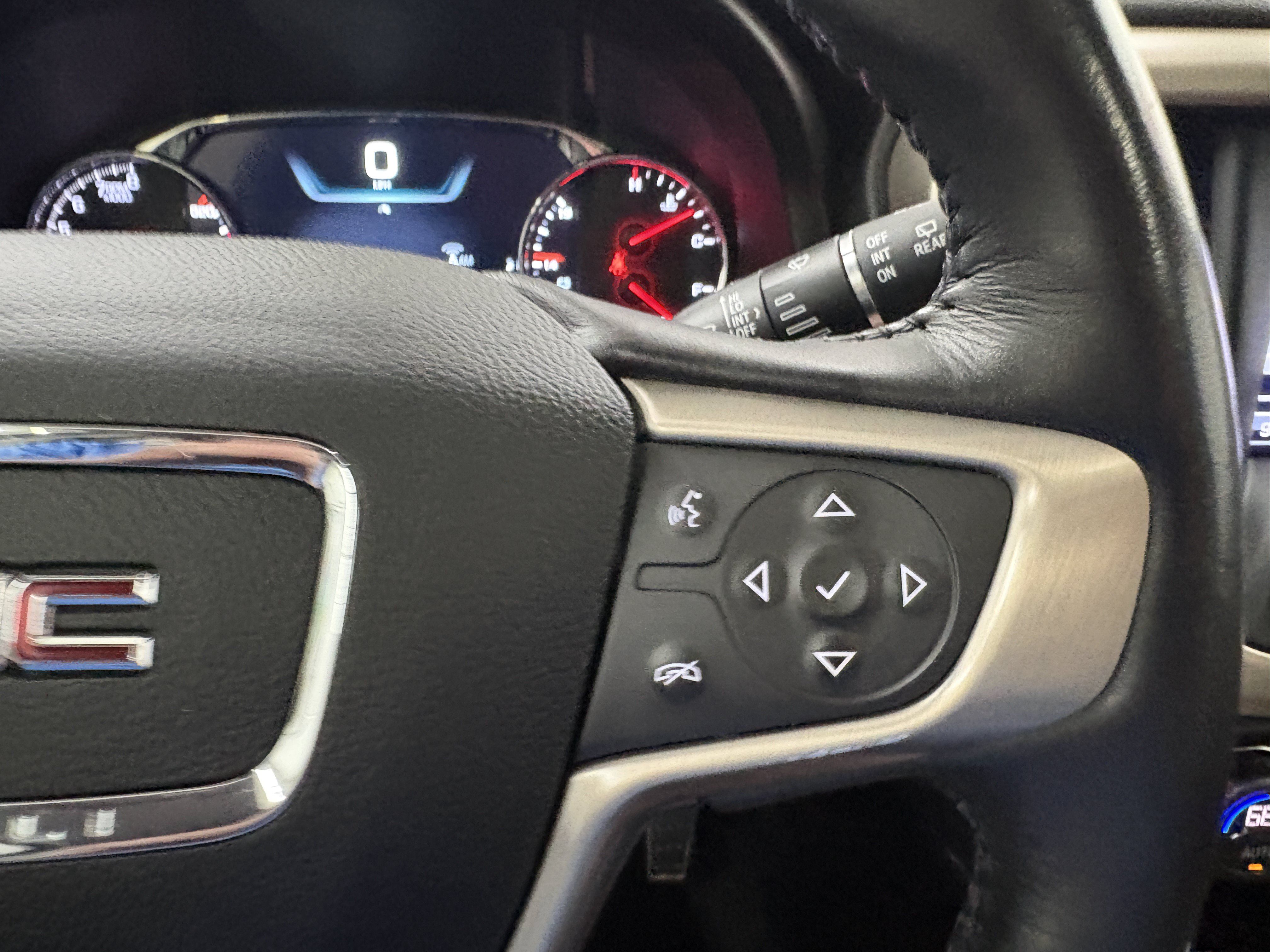 Used 2019 GMC Acadia Denali w/ Technology Package FWD image 38