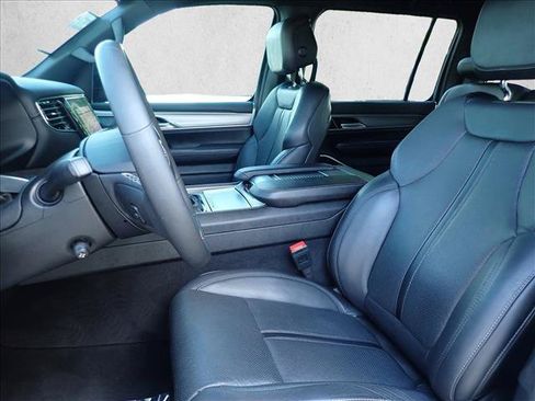 Used 2024 Jeep Wagoneer L Series II AWD/4WD image 13