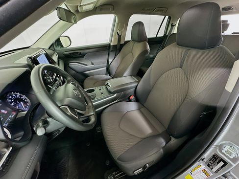 Used 2025 Toyota Highlander LE image 13