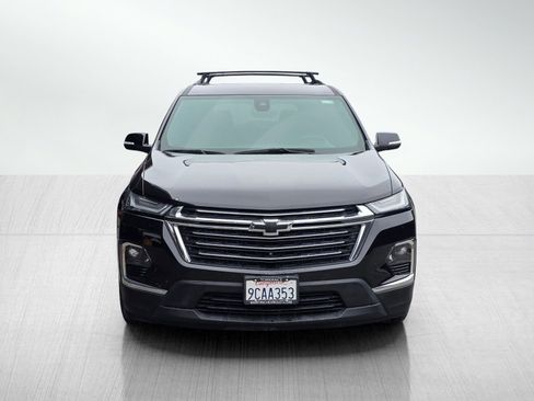 Used 2022 Chevrolet Traverse LT image 2