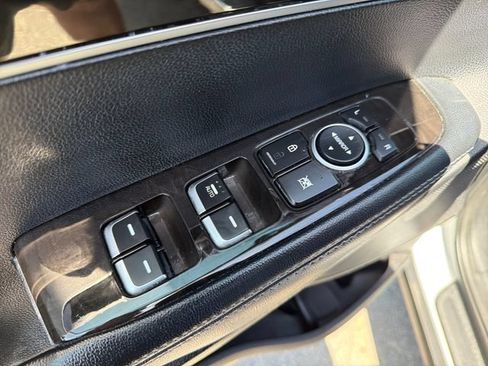 Used 2016 Kia Sorento FWD image 17