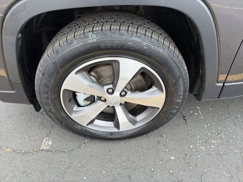 Used 2021 Jeep Cherokee Limited w/ Elite Package image 10