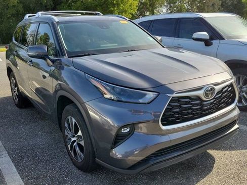 Used 2022 Toyota Highlander XLE image 1