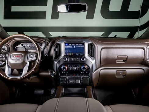 Used 2023 GMC Sierra 2500 SLT AWD/4WD image 2