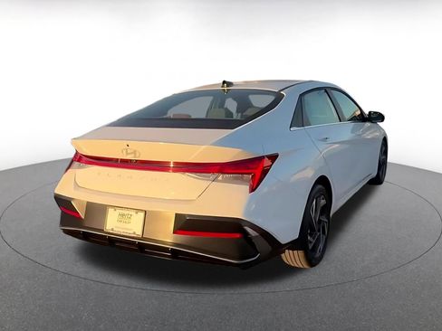 Used 2025 Hyundai Elantra SEL image 14