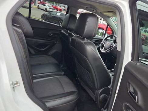 Used 2019 Chevrolet Trax LT w/ LT Convenience Package AWD/4WD image 14