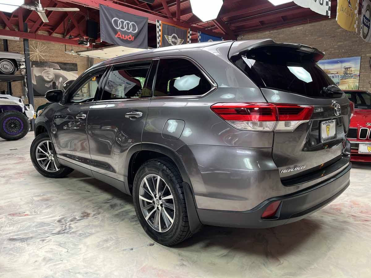 Used 2019 Toyota Highlander XLE AWD/4WD image 5