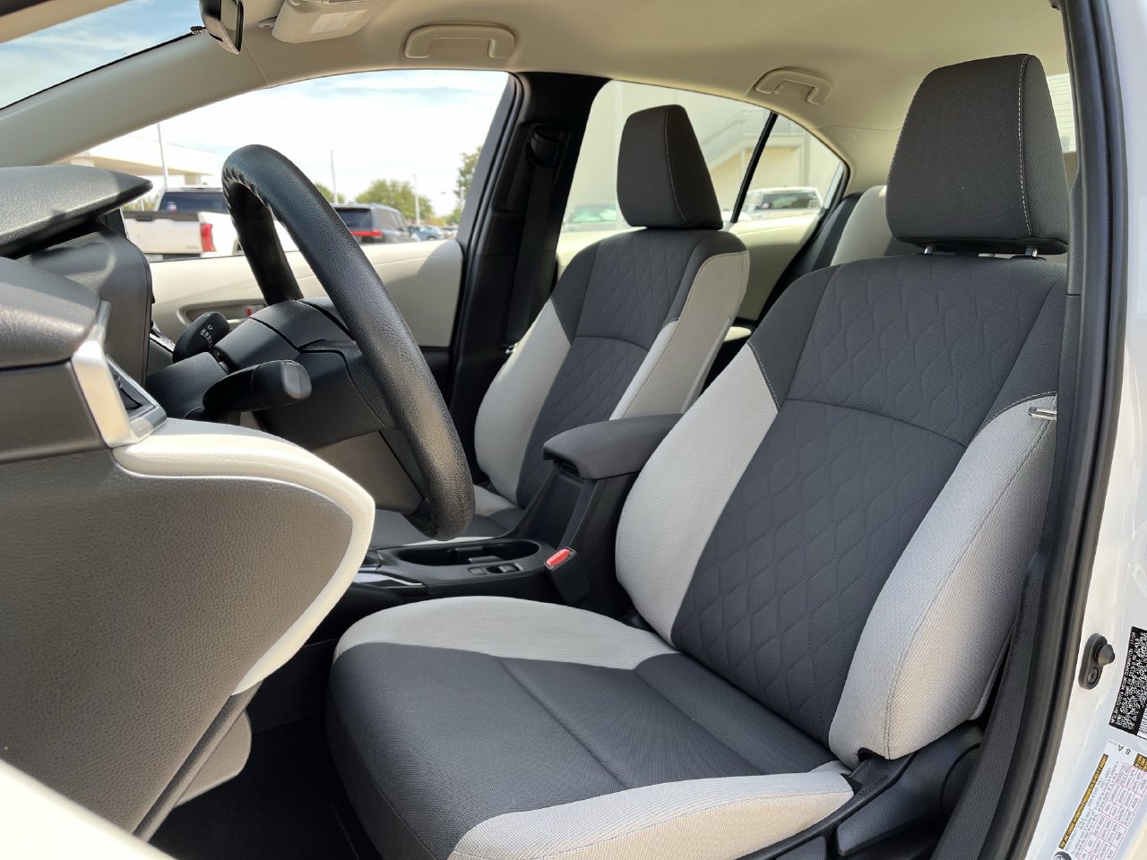 Used 2025 Toyota Corolla LE FWD image 22