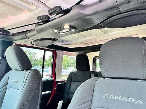 Used 2019 Jeep Wrangler Unlimited Sahara AWD/4WD image 31