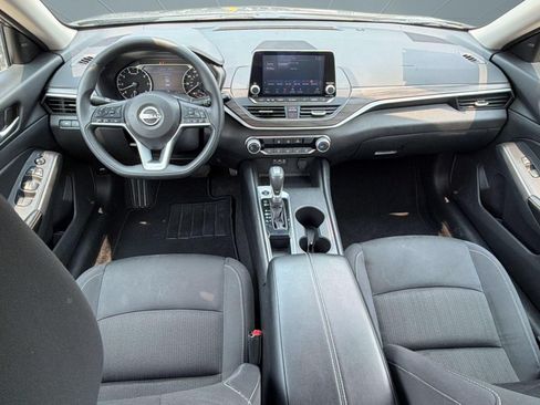 Used 2025 Nissan Altima 2.5 SV FWD image 16