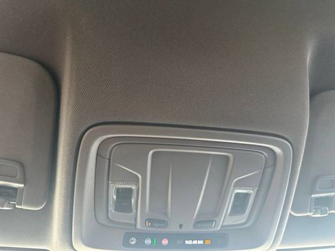 Used 2025 GMC Sierra 1500 SLT AWD/4WD image 25