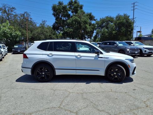 Certified 2023 Volkswagen Tiguan SE R-Line FWD image 4