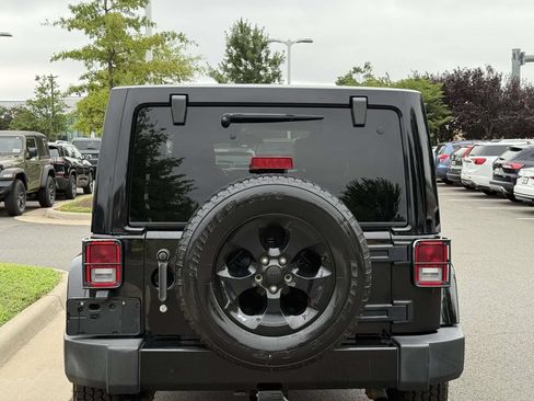 Used 2015 Jeep Wrangler Unlimited Sahara AWD/4WD image 11